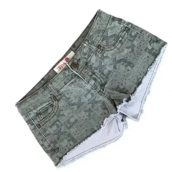 1st Kiss Camo Tribal Cutoff Jean Shorts | Festival Style | Size 5 Juniors - Picture 1 of 9